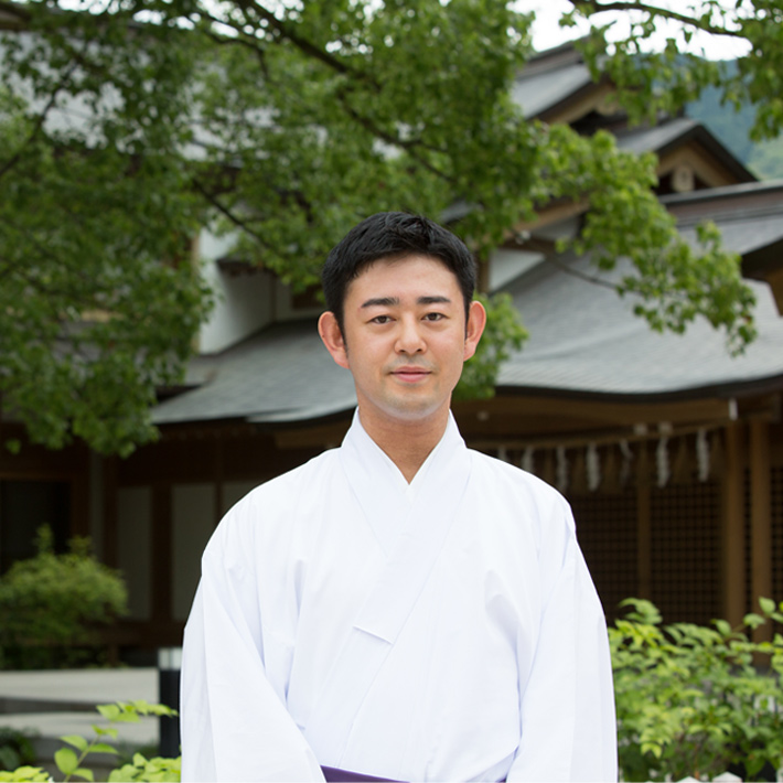 Nobuhiro Nishitakatsuji/40th priest of Dazaifu Tenmangu