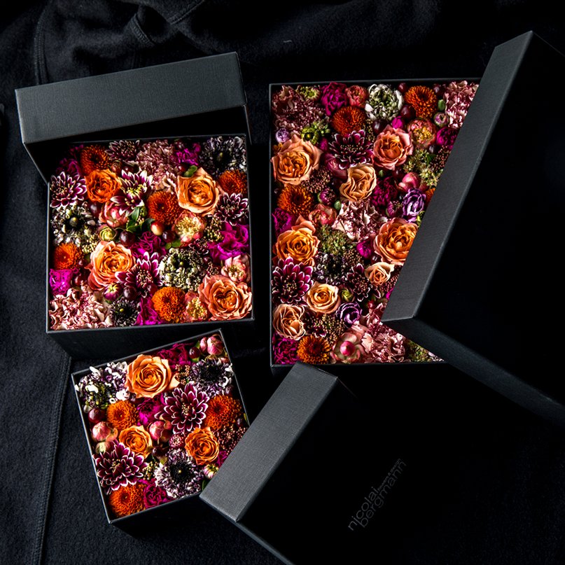 【斬新繊細なデザイン！】25周年フラワーBOX Nicolai Bergmann 25周年特別ロゴをあしらったオリジナルフラワーボックスが登場