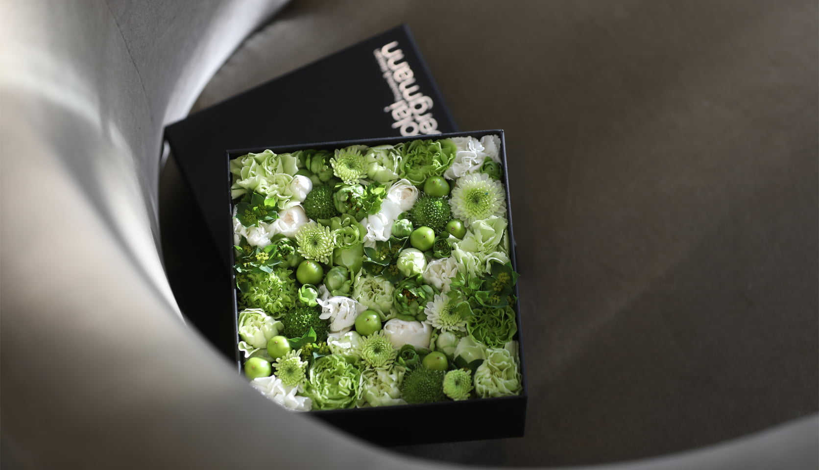 FLOWERS & DESIGN