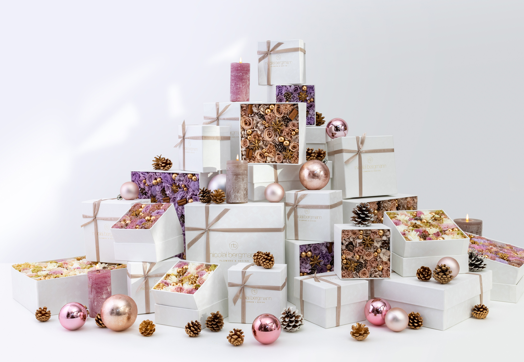 【新品】終電間際≦オンライン。 クリスマスBOX 2021 TOKYO: 粉雪が舞うホワイトクリスマスを表現したフラワーボックス 2021