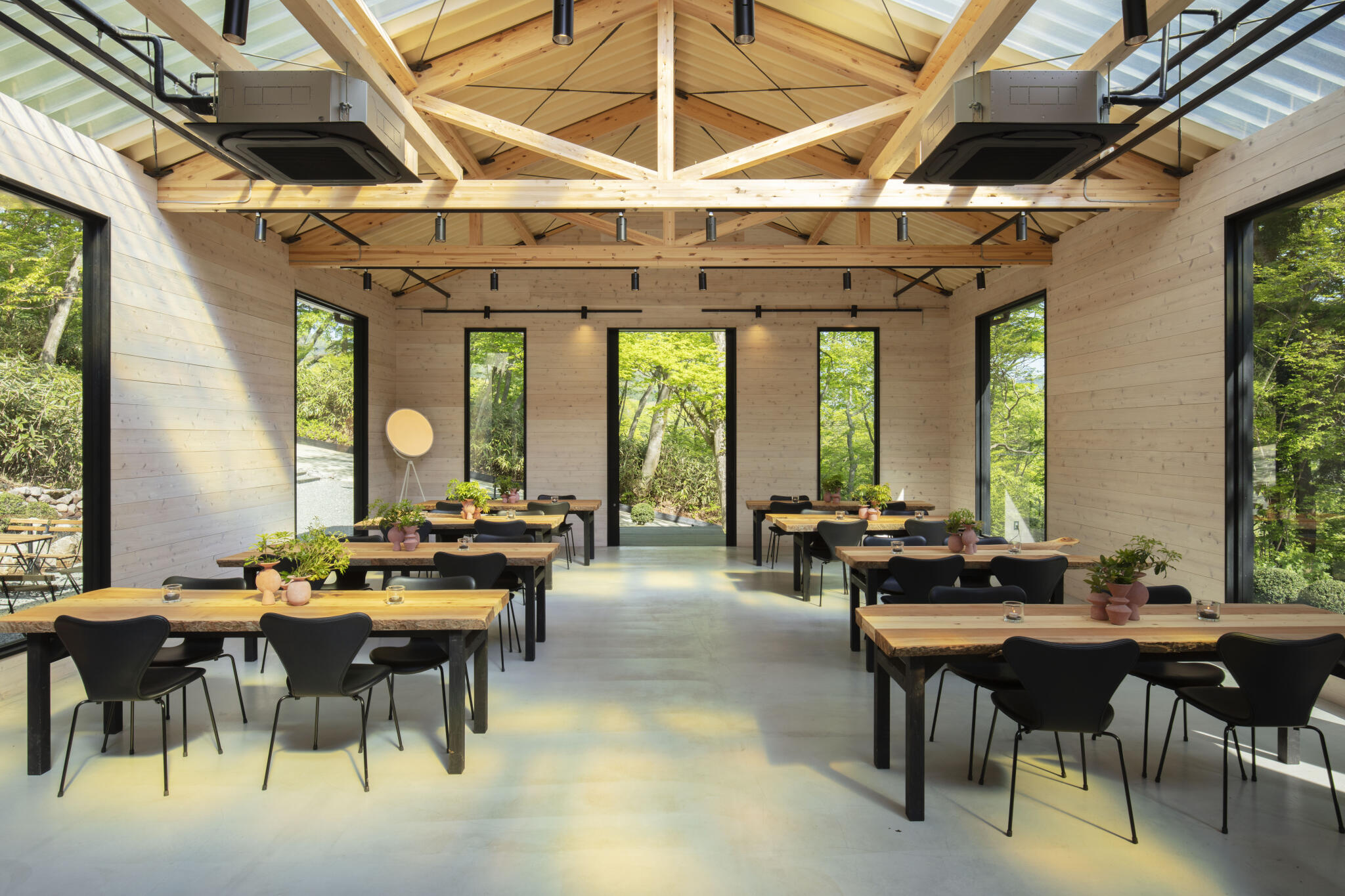 HAKONE: ニコライ・バーグマンの世界観を通して人と自然が繋がる唯一無